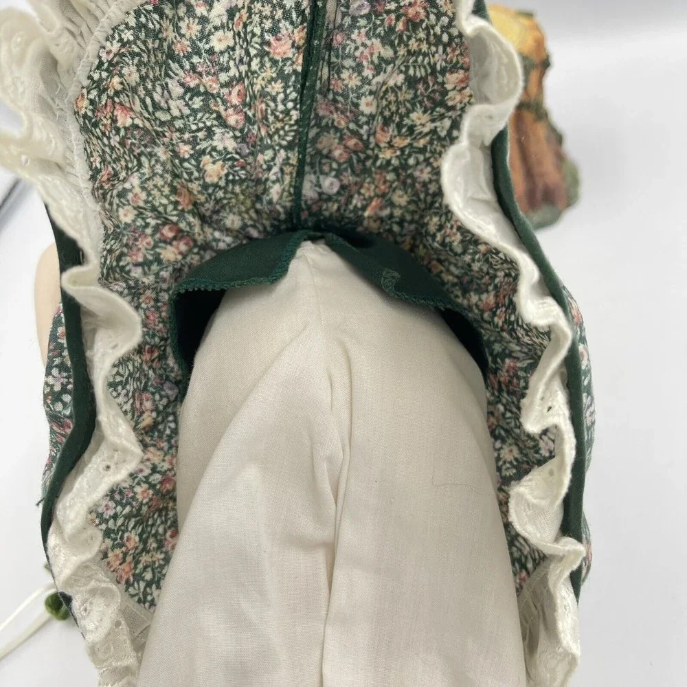 VNT Georgetown Collection Caitlyn Doll & Sitting Stump A Song In My Heart
