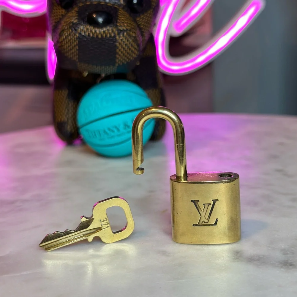 Louis Vuitton Lock & Key 321