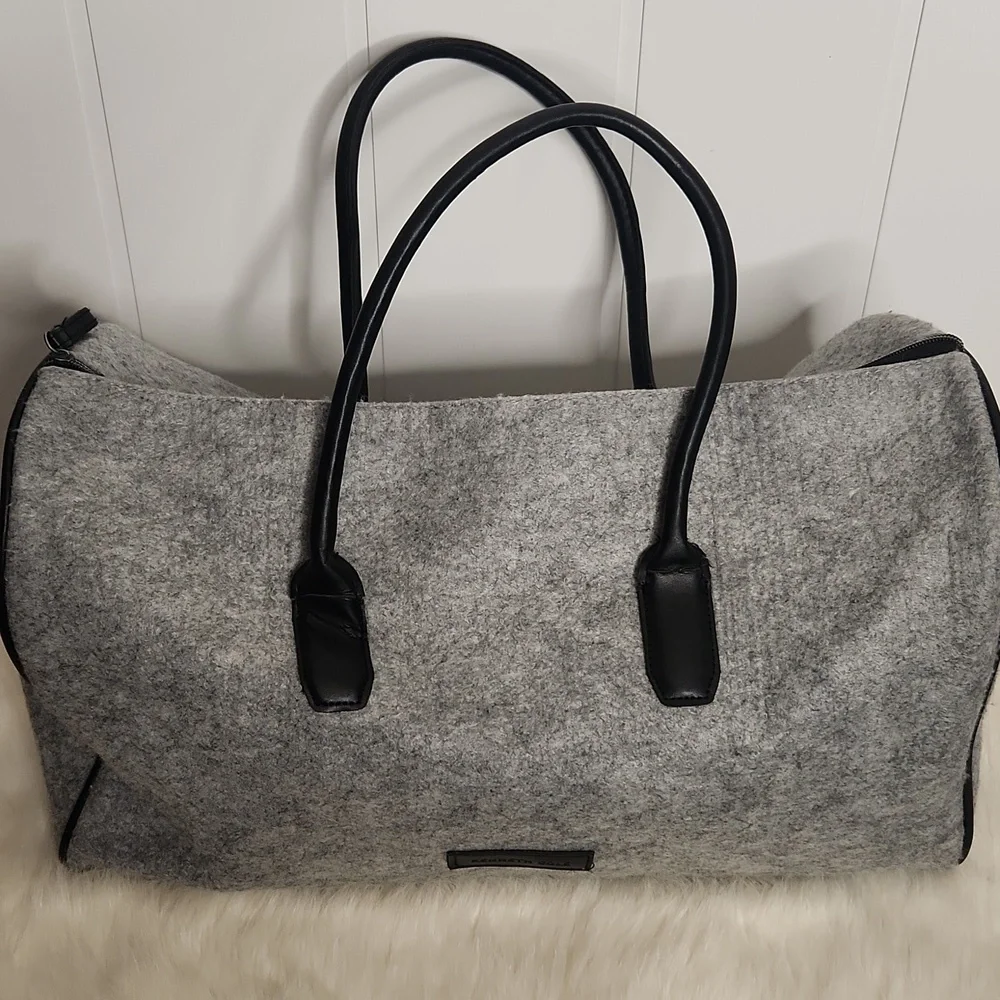 Kenneth Cole kenneth cole