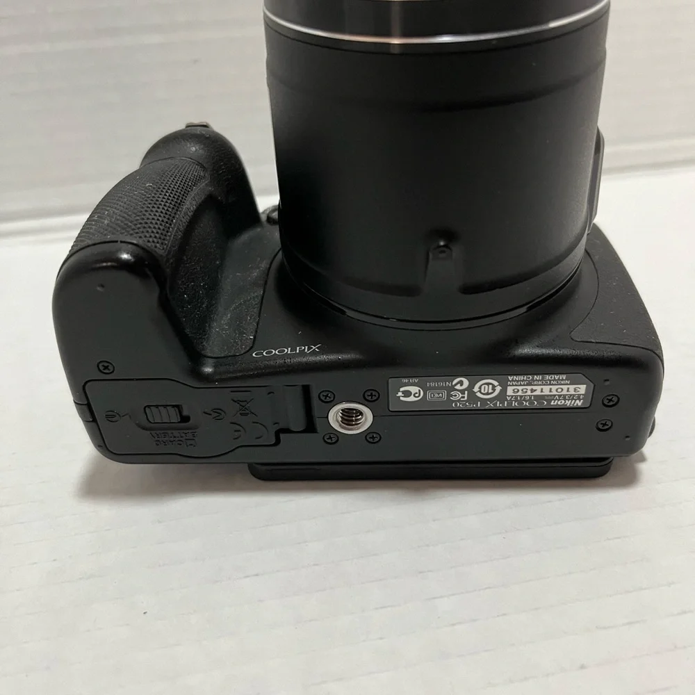 Nikon this black