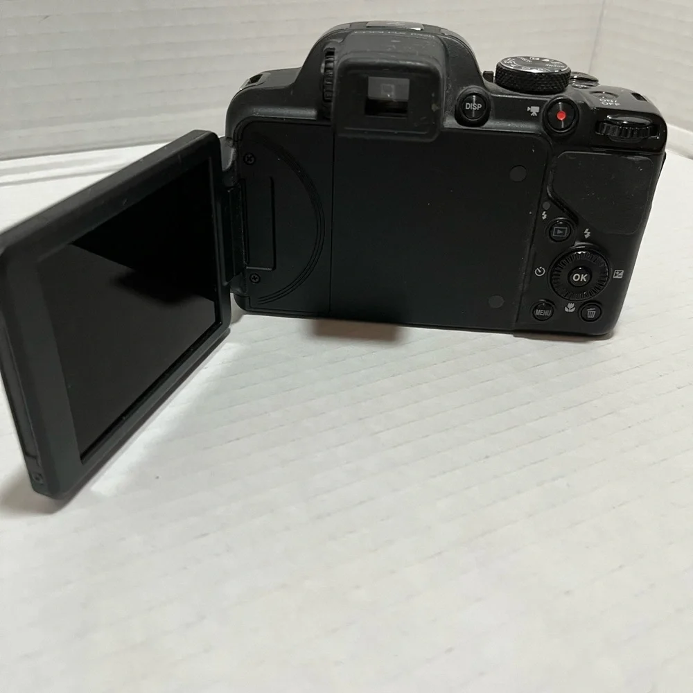 Nikon this black