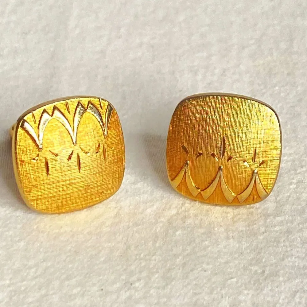 💎Swank Cufflinks Gold Tone Textured And Engraved Abstract Design Squares