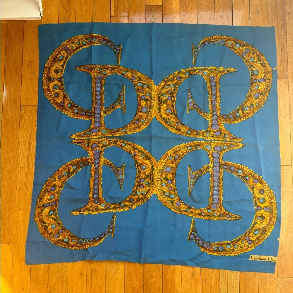 Dior stunning scarf