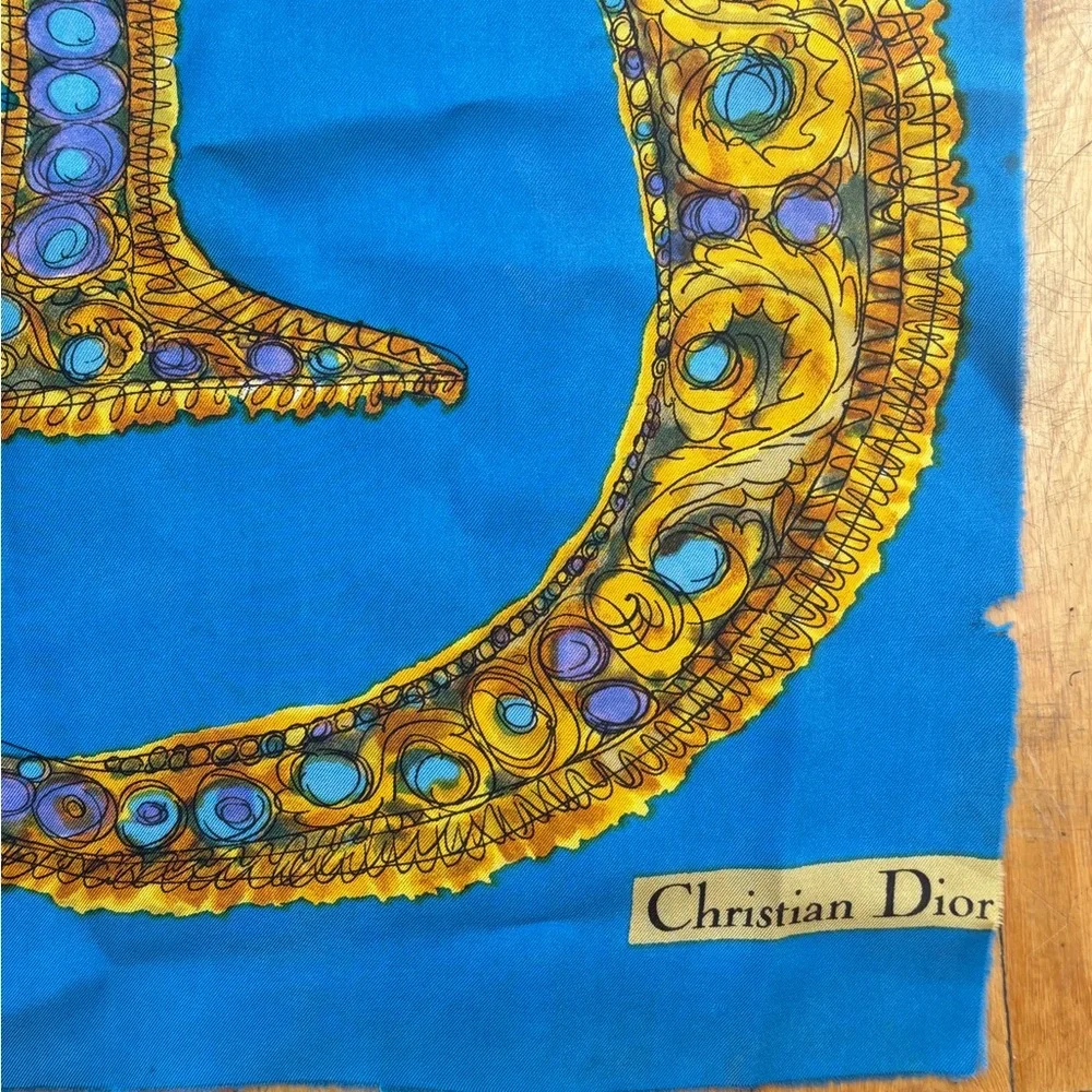 Dior stunning scarf