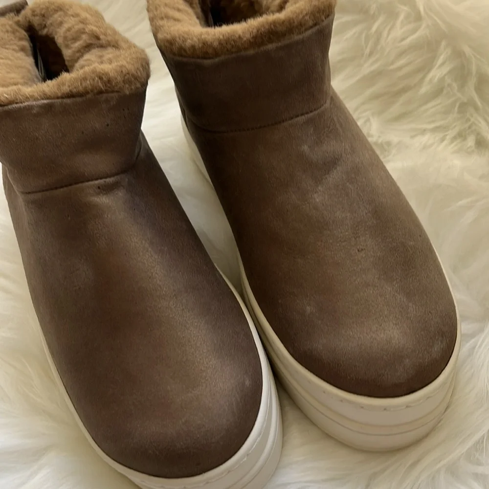 NEW JSlides Nia Brushed Suede & Fun Faux Fur Chunky Platform Sneaker Bootie 7.5M