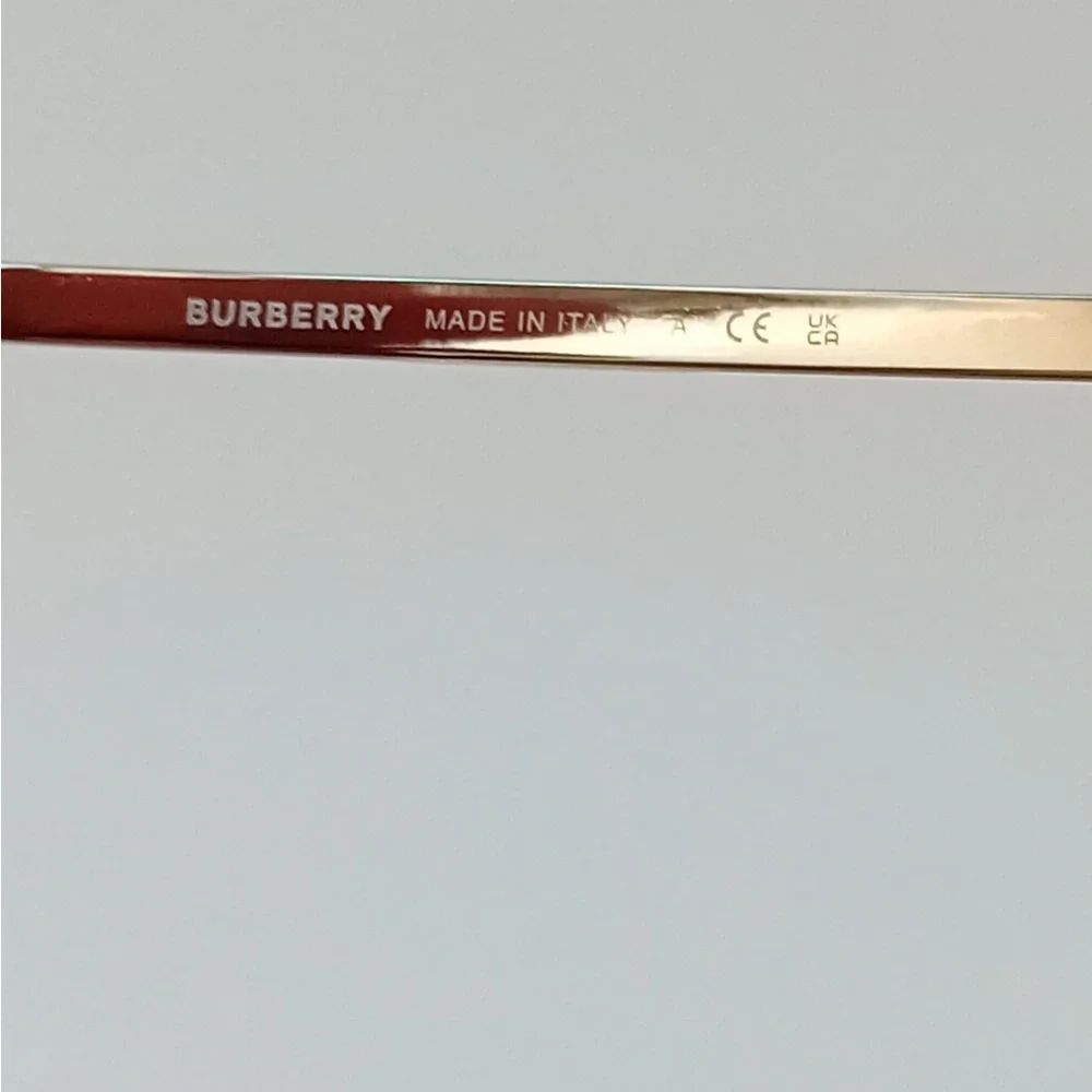 Burberry classic pilot