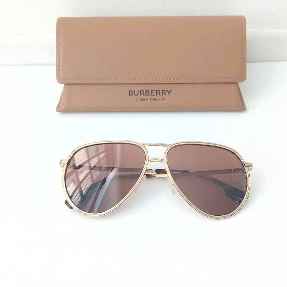 Burberry classic pilot