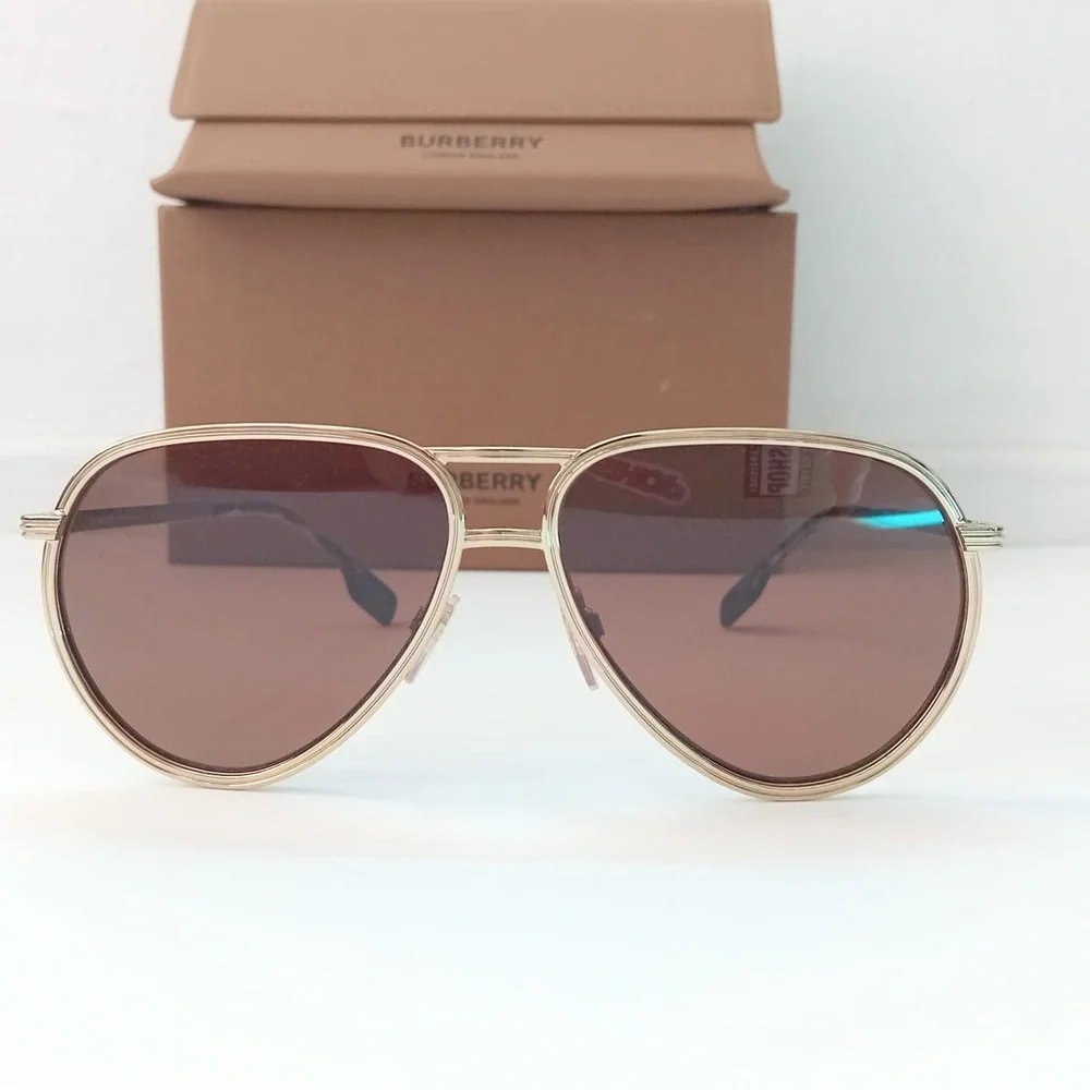 Burberry classic pilot