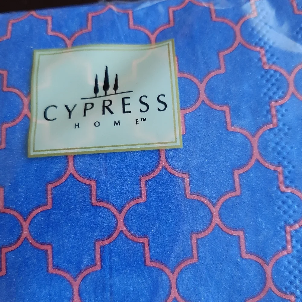 Cypress Home package of 32 blue and red paper napkins