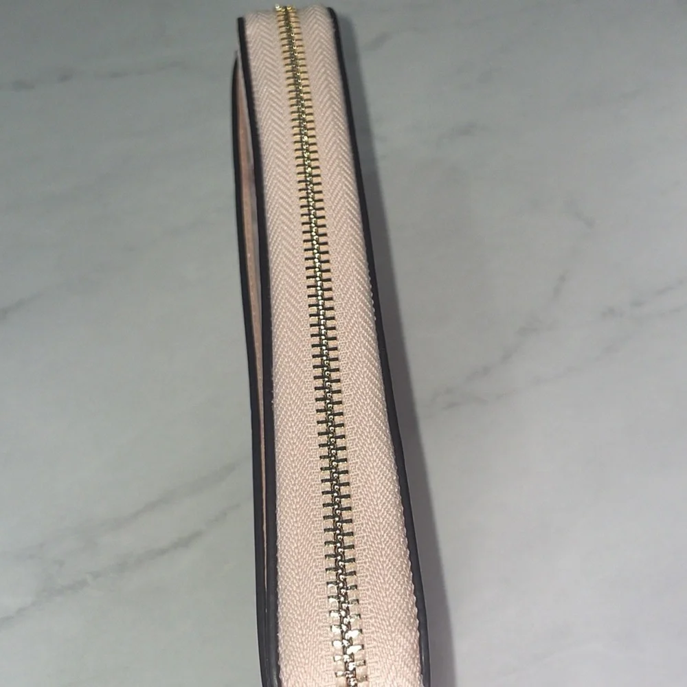 Like New Kate Spade Macintosh Wallet