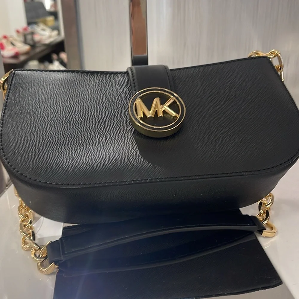 MICHAEL KORS Carmen Small Shoulder Bag Black  NWT