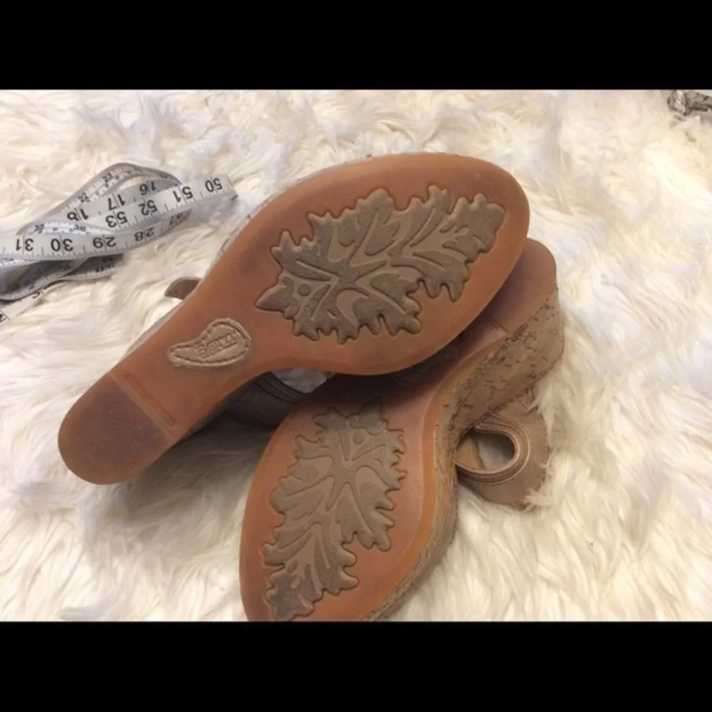 Born platform sandal