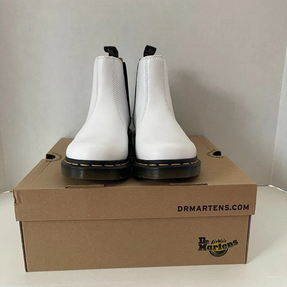 NIB Dr. Martens 2976 Softy T White Pull On Leather Chelsea Boots Women’s Size 7