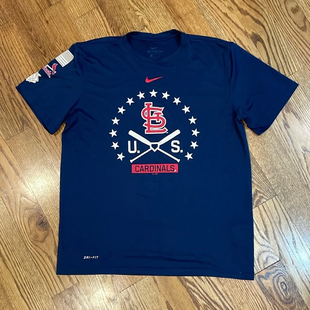 Boy’s St. Louis Cardinals Nike Shirt. Size Large. Like New Condition.