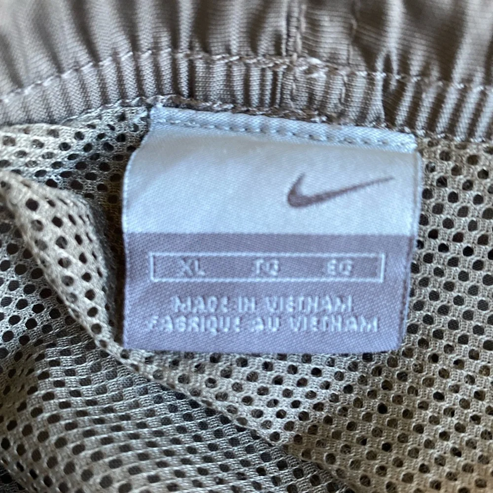 Nike brown black