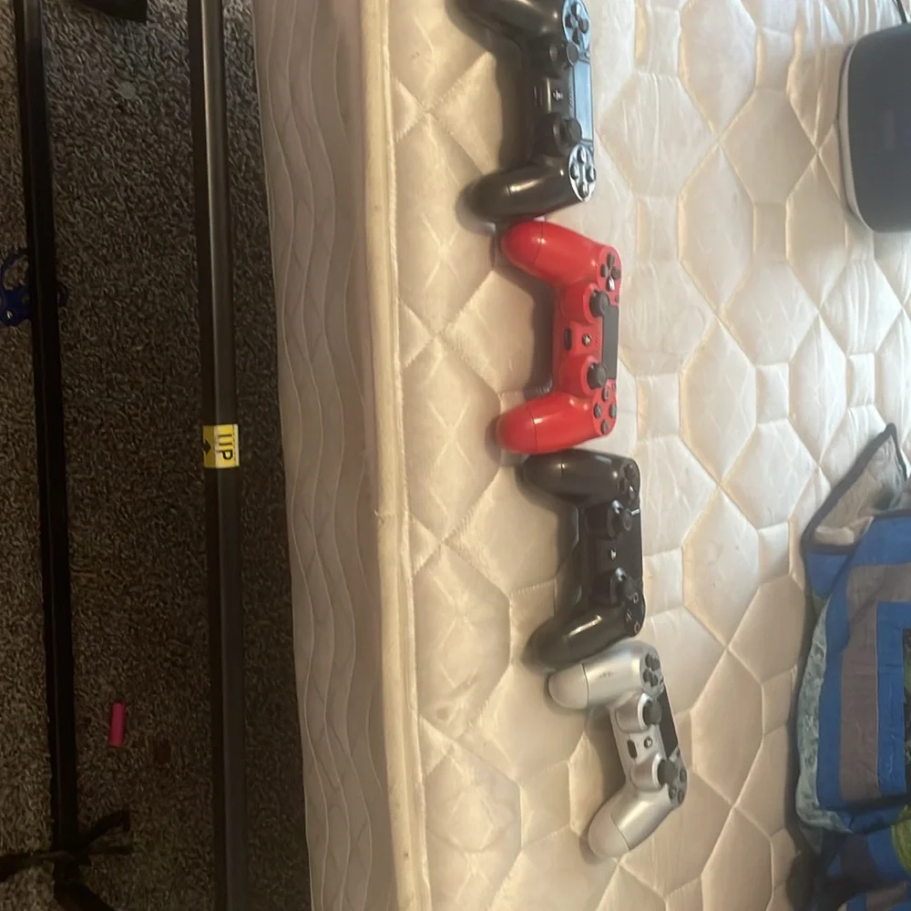 I’m selling a ps4 bundle