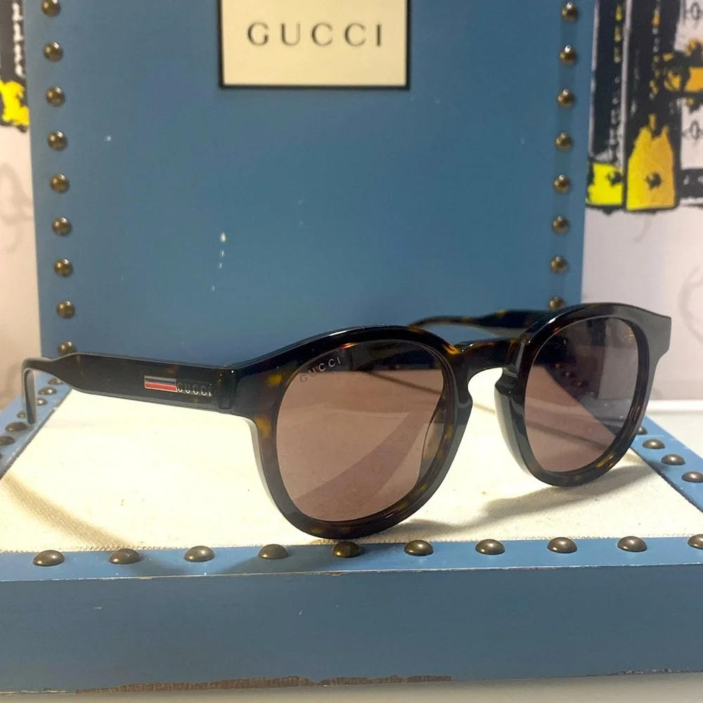 Gucci frame shape