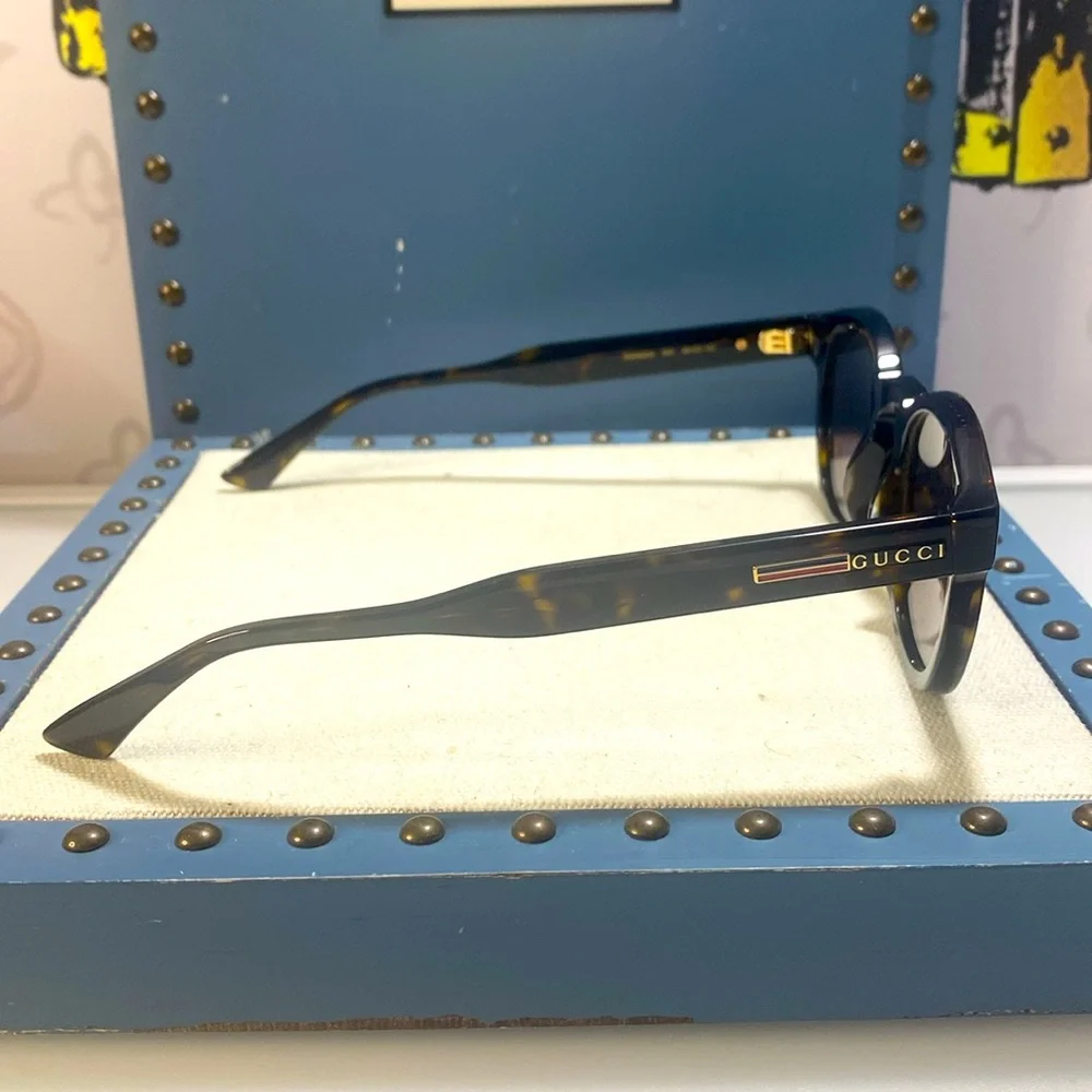 Gucci frame shape