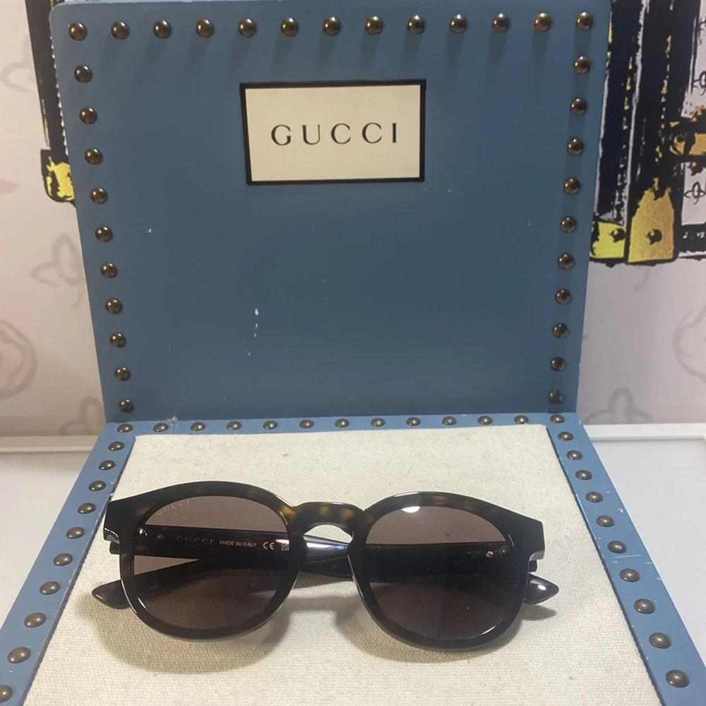 Gucci frame shape