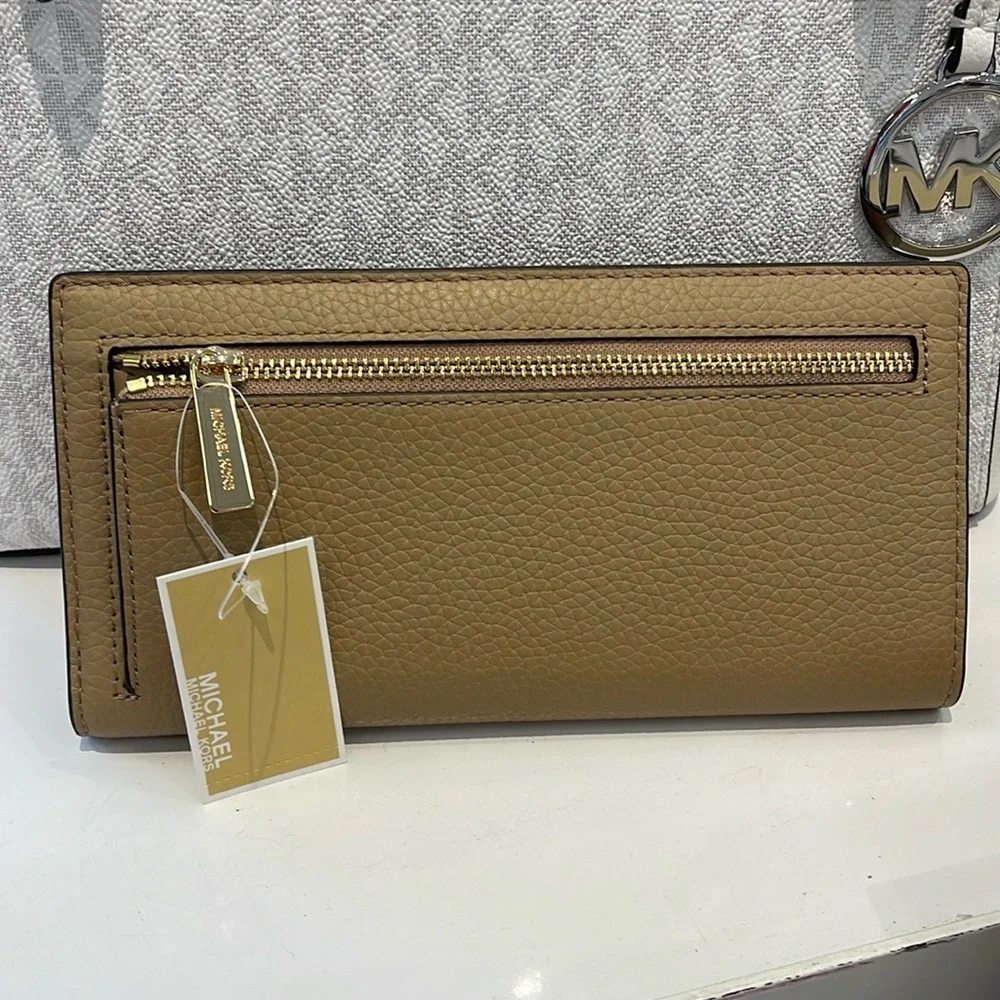 Michael Kors sophisticated case hardware