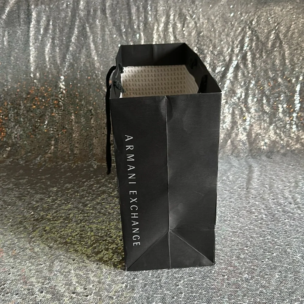 Armani Exchange zoom ship
