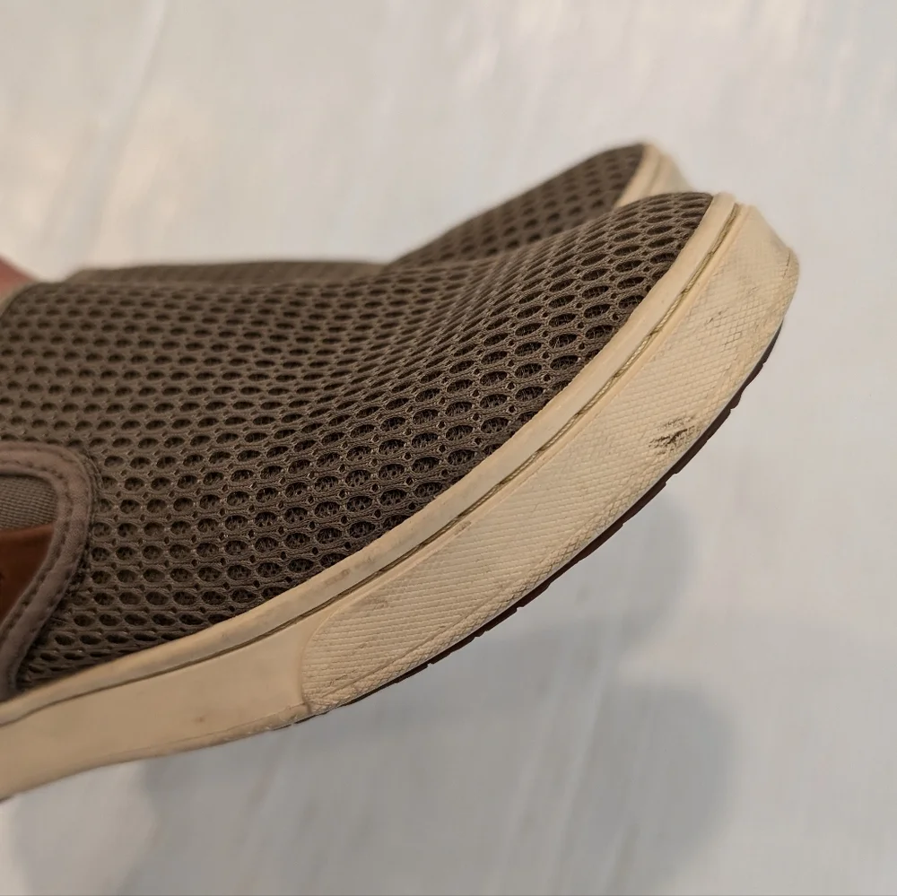 OLUKAI Pehuea tan green slip-on sneakers loafers size 8