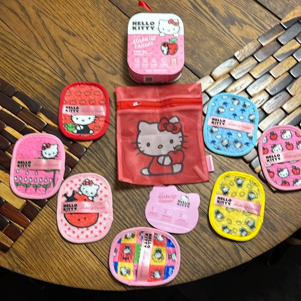 Make up eraser, including waterproof mascara. Hello Kitty.