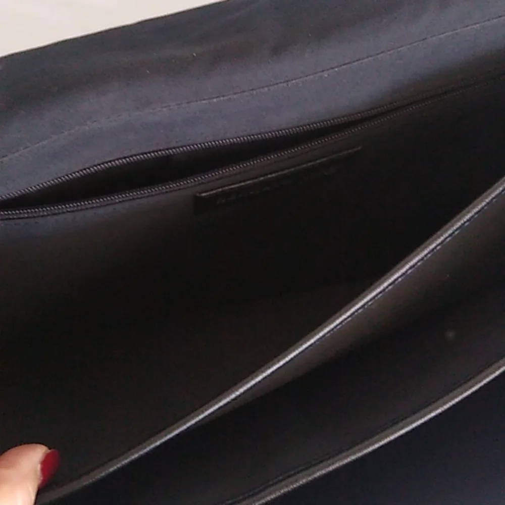 Kenneth Cole NY Black Columbian Leather Messenger Laptop Career Portfolio Bag
