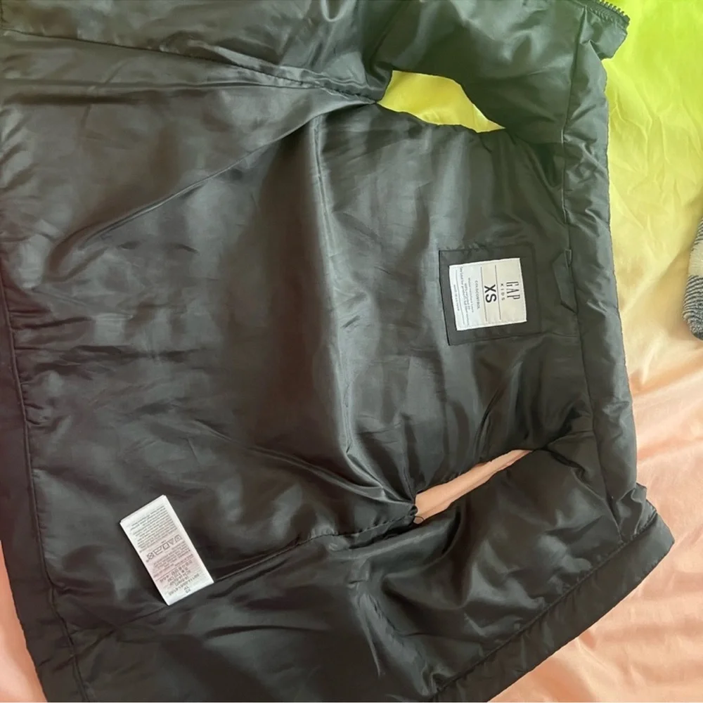 GAP girls puffer vest, size XS EUC!