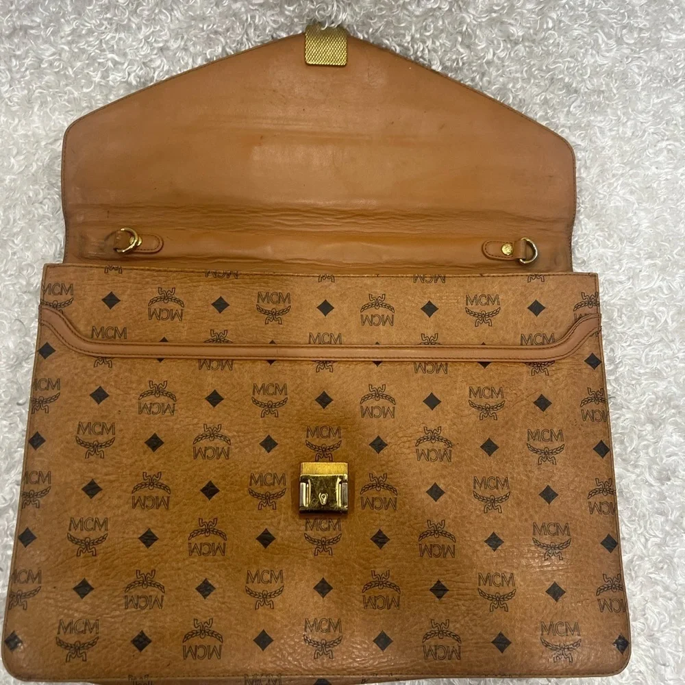 MCM briefcase signs