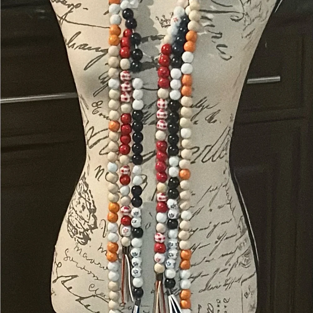 Thanksgiving Garland 8 feet long with 4 inch tassels on each end. Customizable!