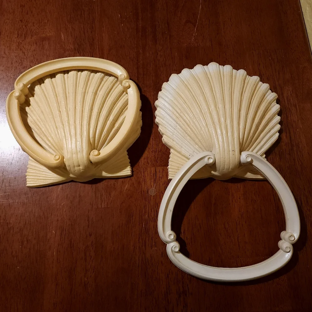 Vintage 1970s Plastic Wall Mounted Homco Sea Shell Towel Rings
