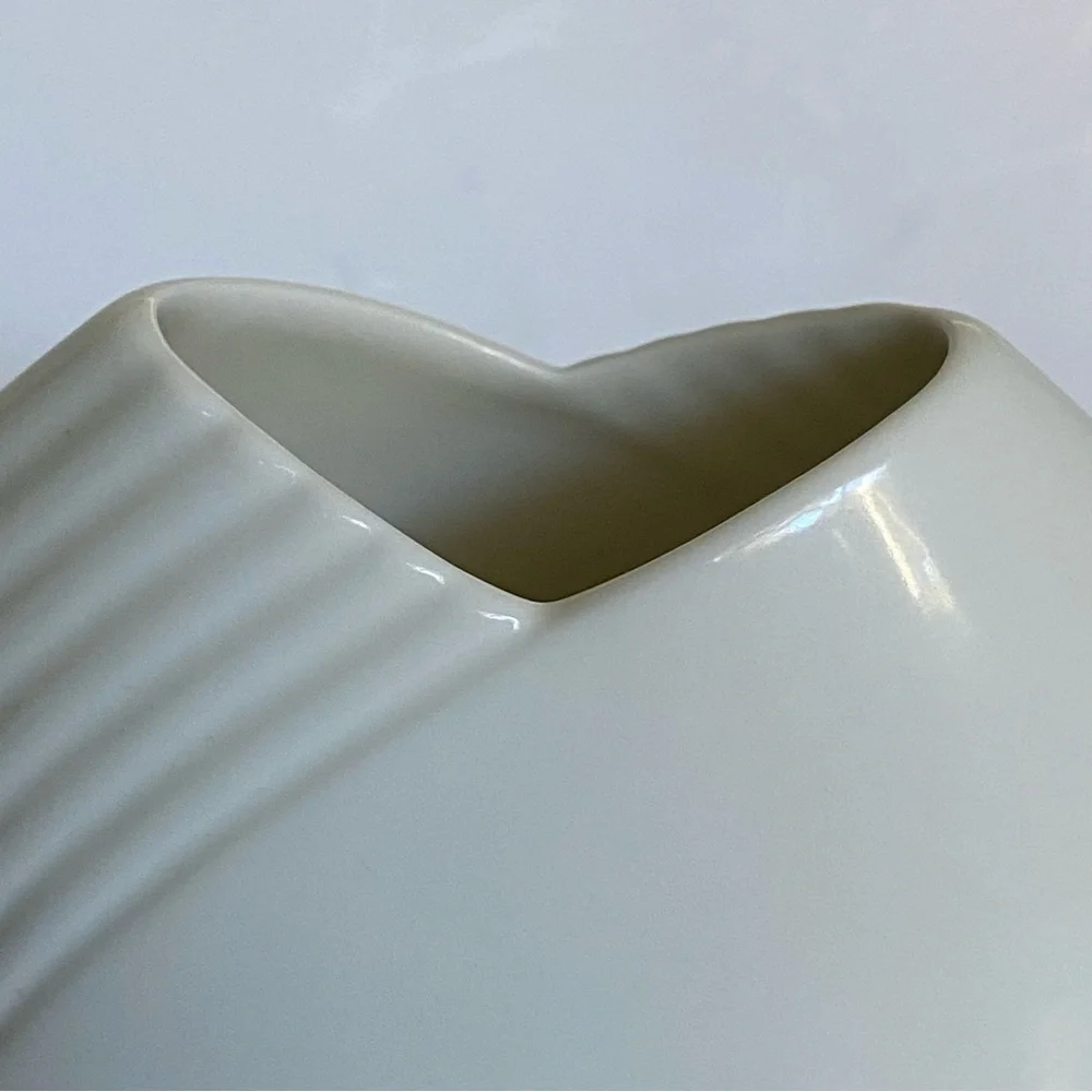Art Deco Vase Christopher Stuart Tempest Bone China Y1510 White 6.5” Vintage EUC