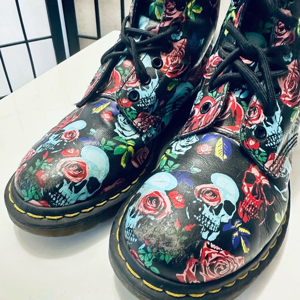 Doc Martens Vintage Skulls & Roses 1460 Pascal 8-eye Boots 💀🌹