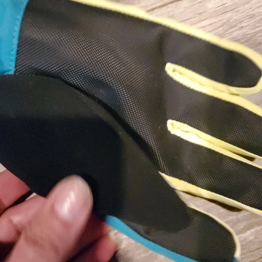 all in motion snow gloves