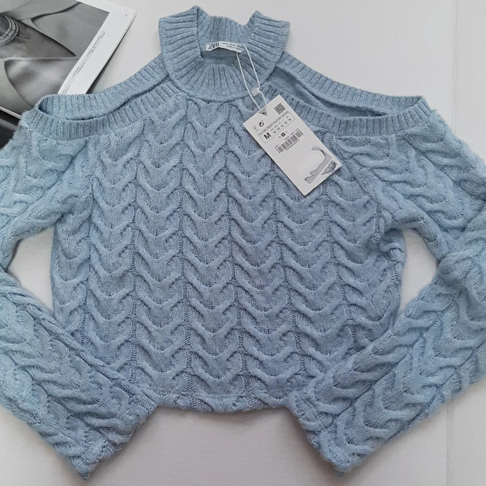 Zara *exposed shoulder