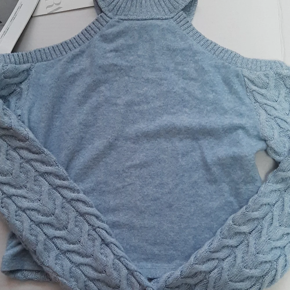 Zara *exposed shoulder