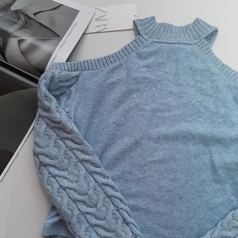 Zara *exposed shoulder