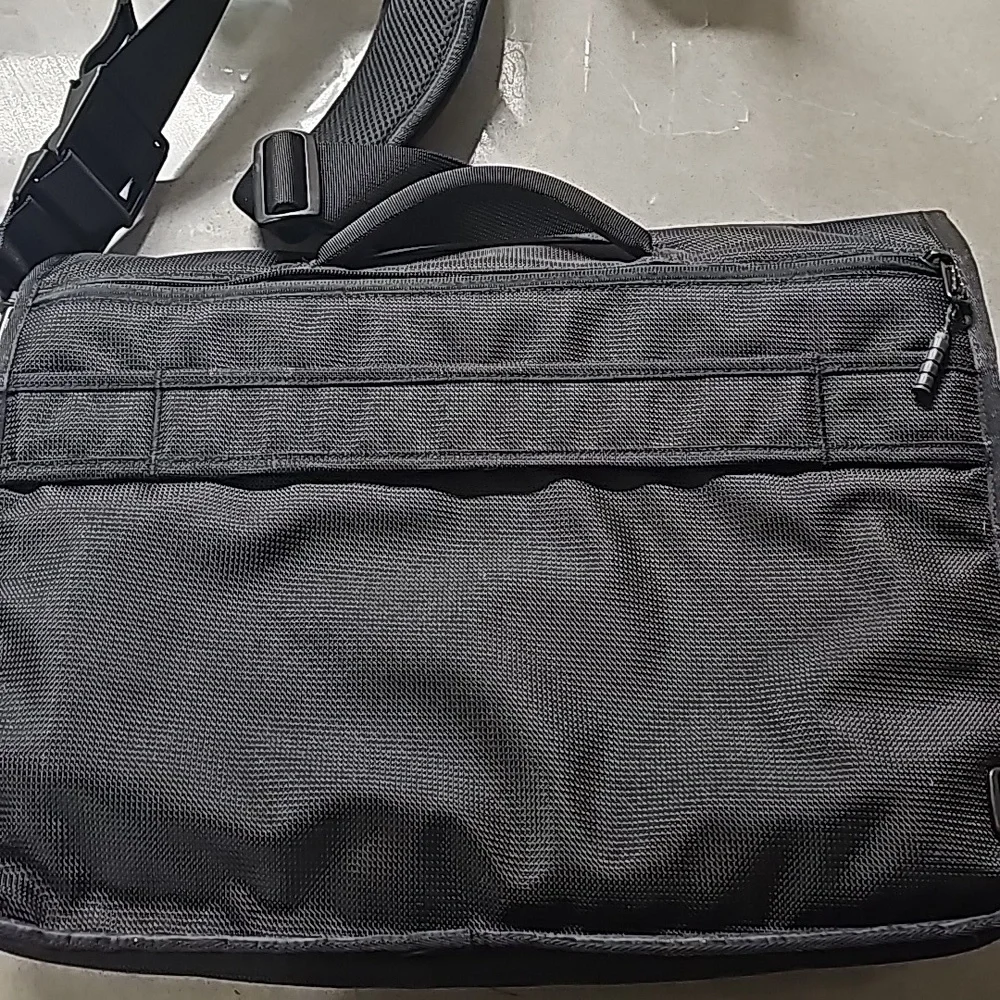 Tesla timbuk2 computer