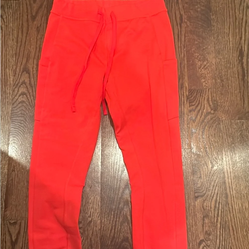 ALO Yoga cute red