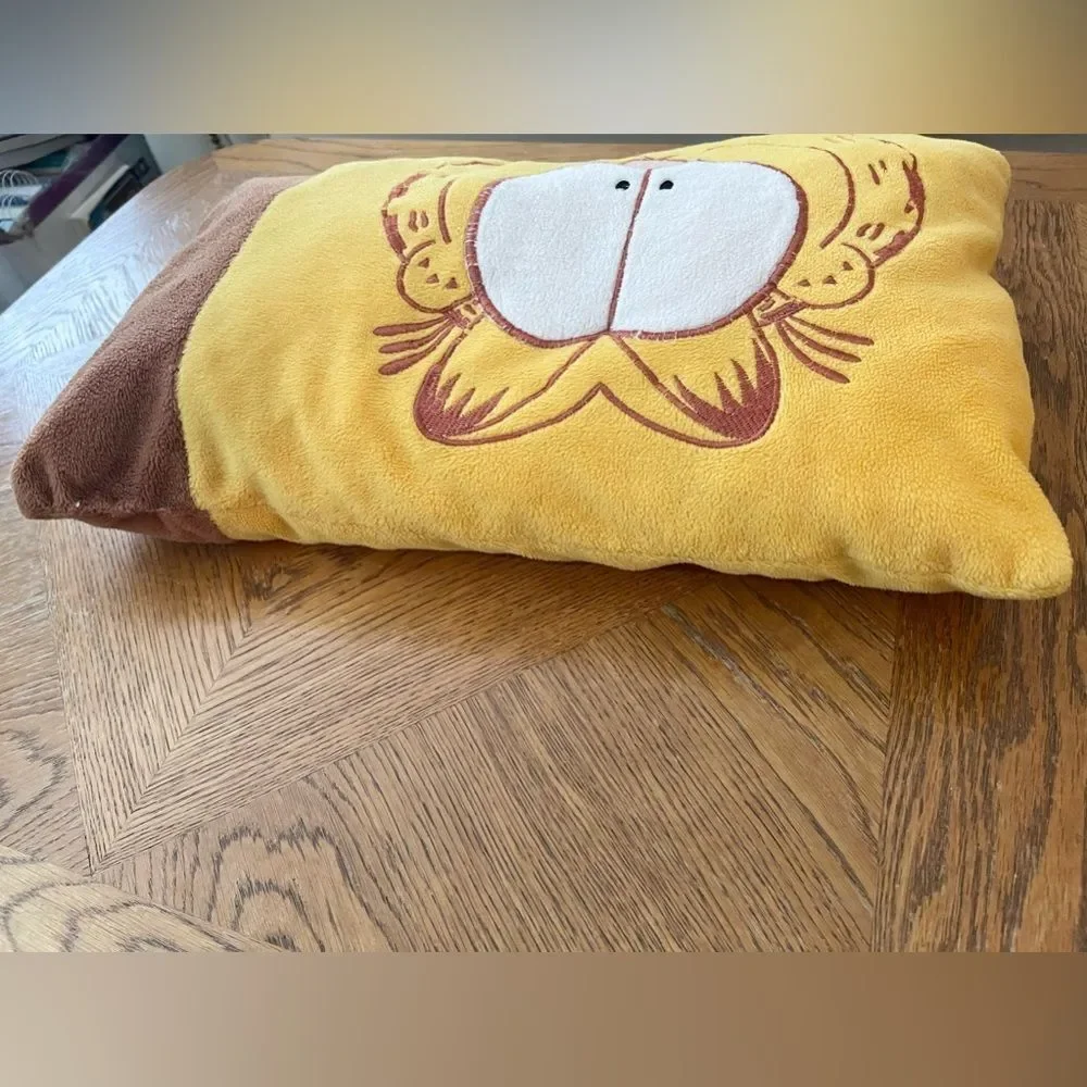 N/A garfield throw