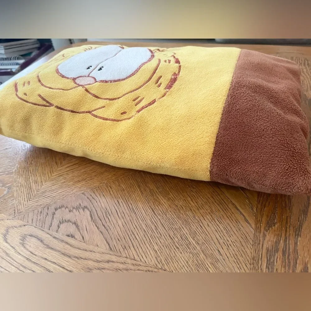 N/A garfield throw