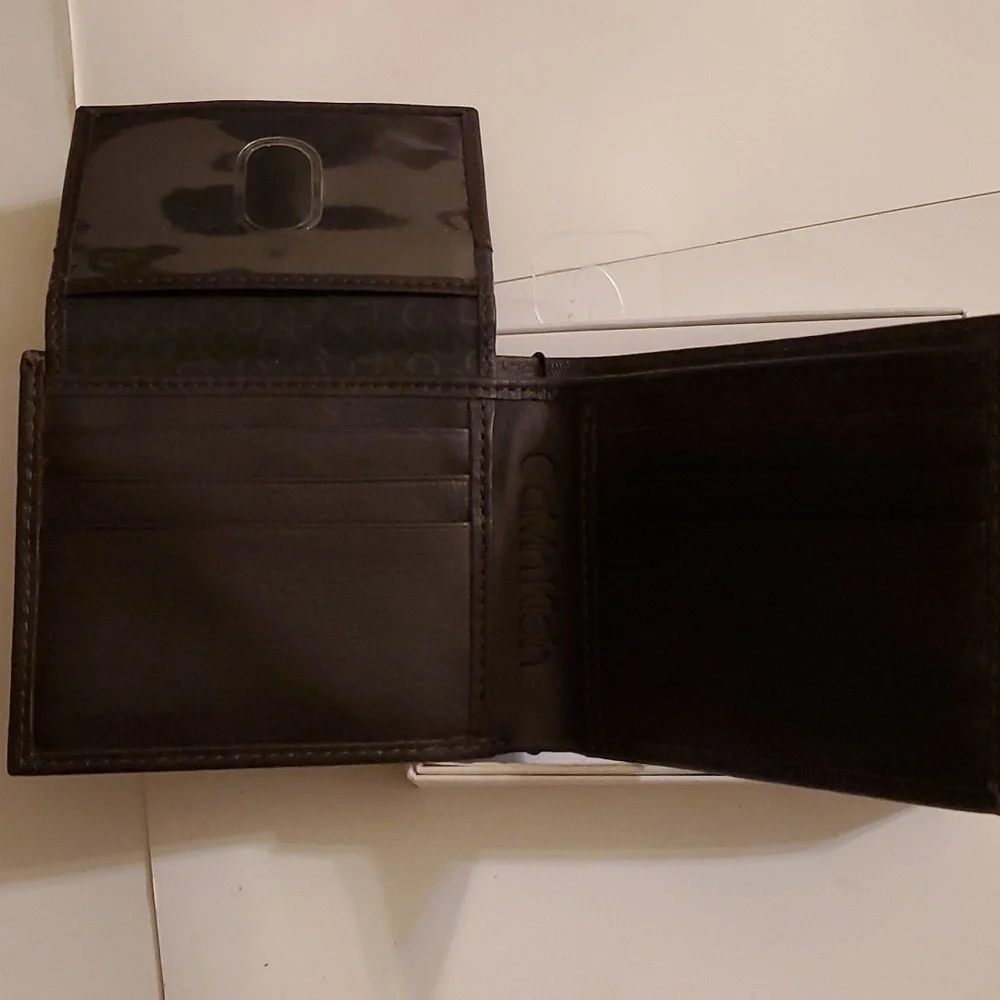 New Calvin Klein Mens brown leather wallet