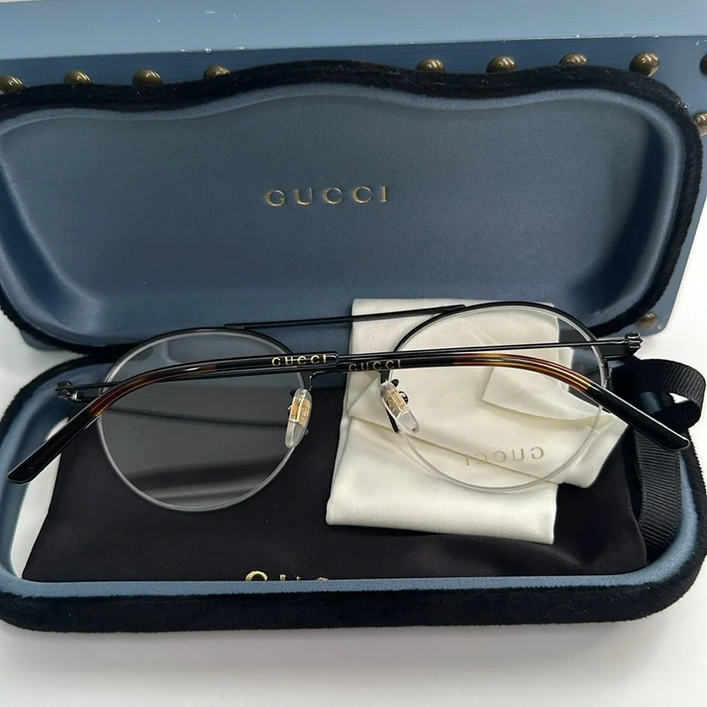 Gucci gg0682o oval