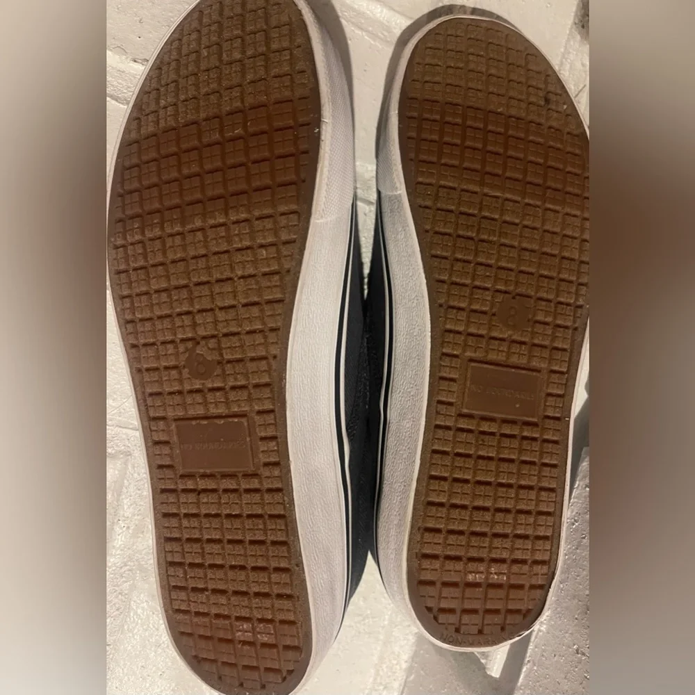 No Boundaries foam white worn