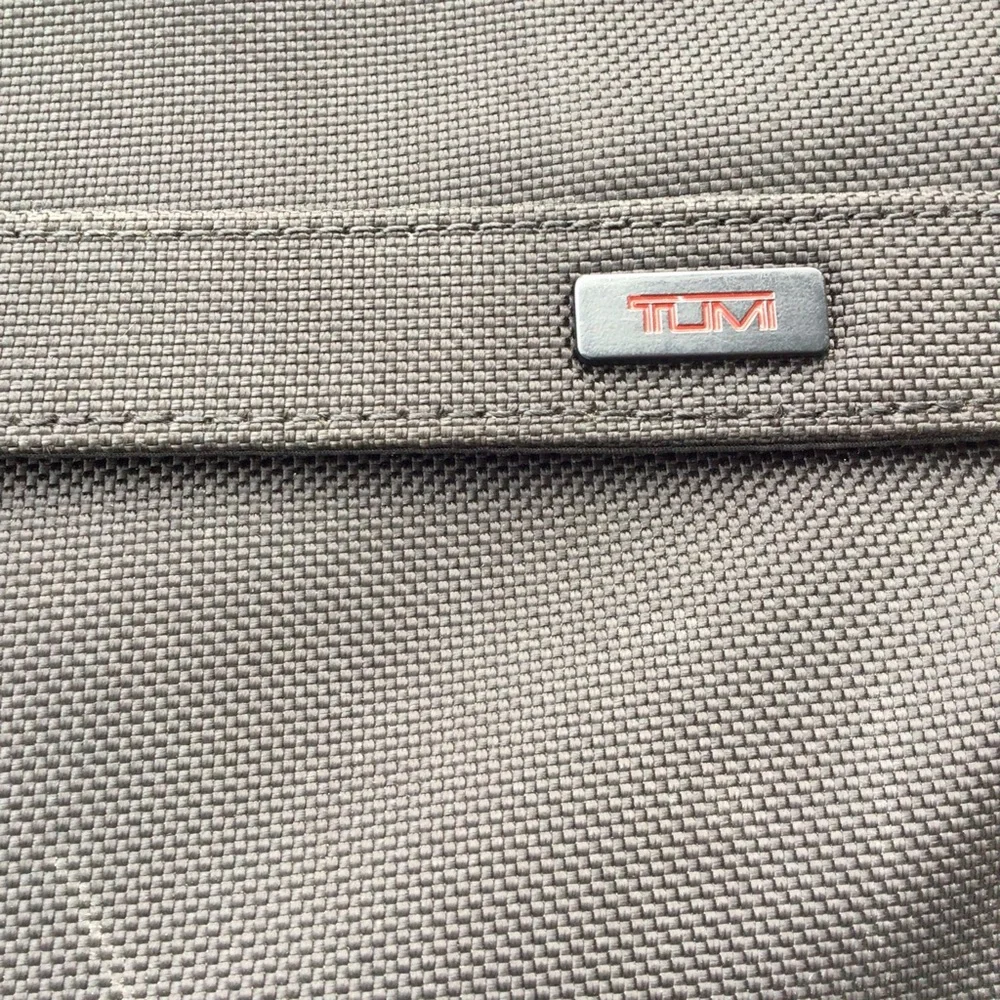 Tumi Lightweight Top Rear Handle Expandable Messenger Travel Case