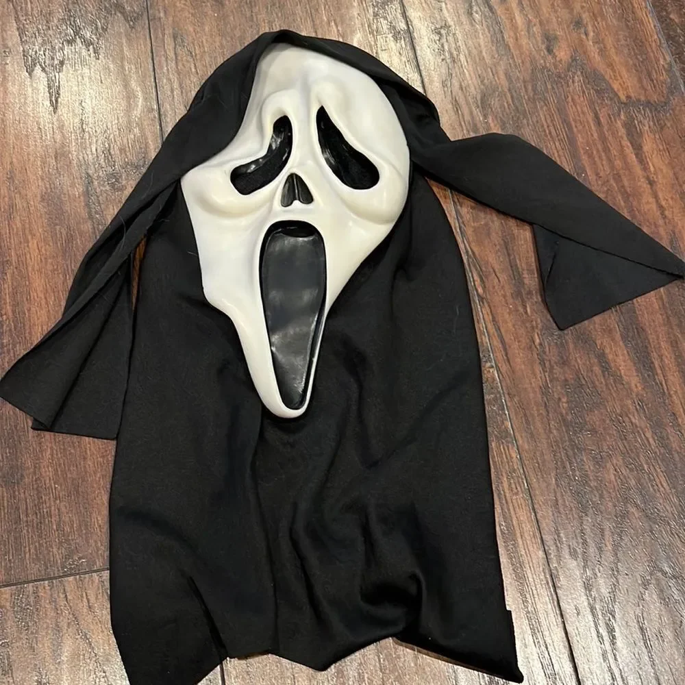 vtg scream ghost face easter unlimited glow in the dark mask in GUC