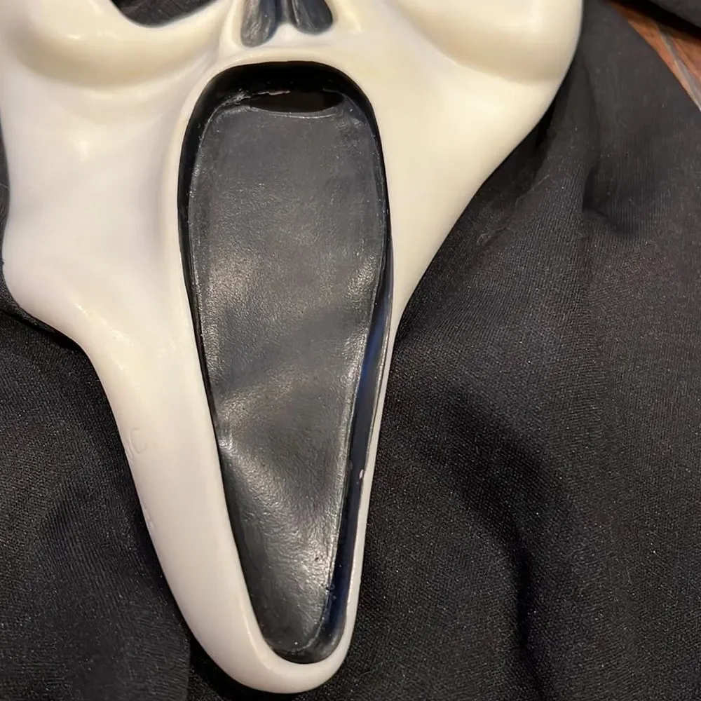 vtg scream ghost face easter unlimited glow in the dark mask in GUC