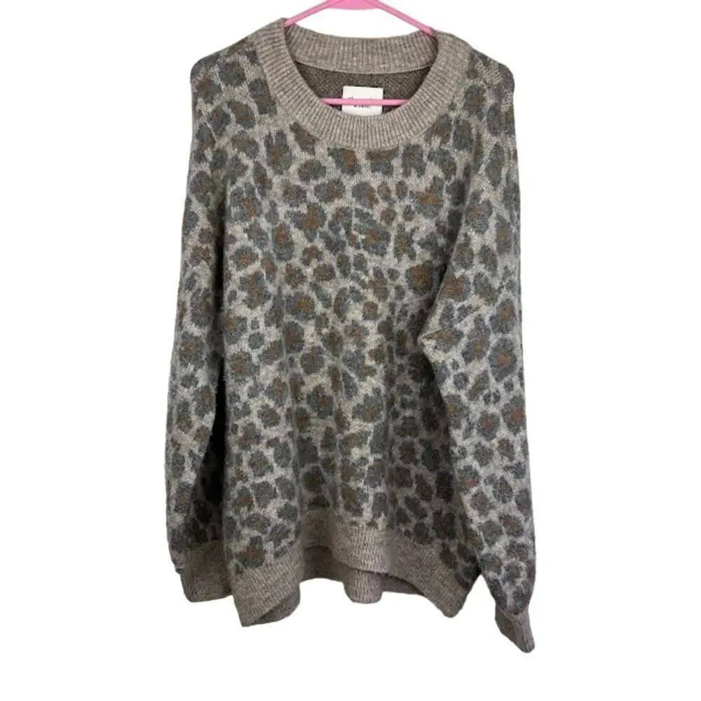 Abercrombie & Fitch fuzzy cheetah print pull over sweater size Medium