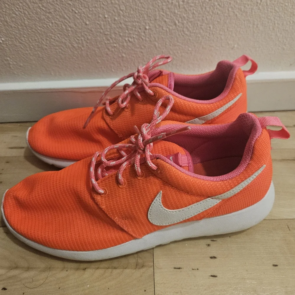 Girl's NIKE 'Roshe One' Sz 7Y US Runners Shoes Orange Pink
